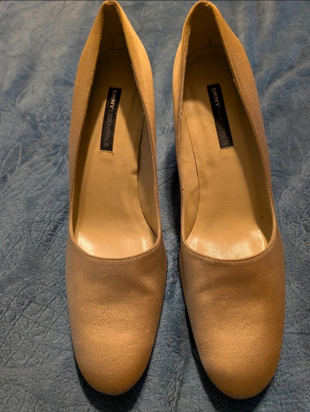 Vintage DKNY Essentials Gold Champagne Satin Heels Pumps - Size 9.5 M Italy